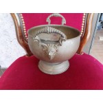 Медна патинирала кашпа от Франция с лъвски глави - 2850