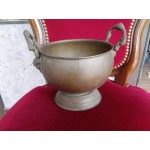 Медна патинирала кашпа от Франция с лъвски глави - 2850