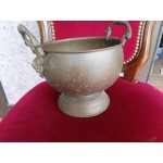 Медна патинирала кашпа от Франция с лъвски глави - 2850