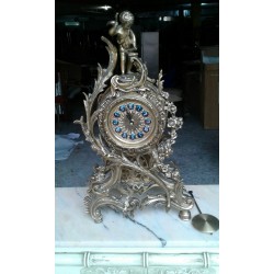Часовник с кварцов механизъм с махало - 4322