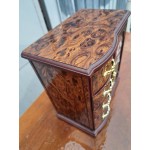 Китайска музикална курия с ключ, свири но няма фигурата - 6302