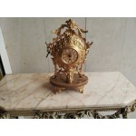 Среден месингов часовник Франция с цветен мрамор, ключ и оригинален механизъм 5784