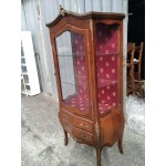 Букова витрина Франция с масивни месингови орнаменти - 5330