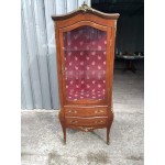 Букова витрина Франция с масивни месингови орнаменти - 5330