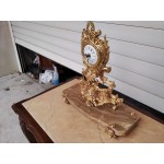 Каминен месингов часовник с цветен мрамор, много декорации и кварцов работещ механизъм - 4778